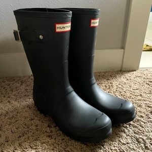 Size 8 black Hunter boots